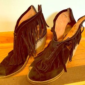 Fringed heels